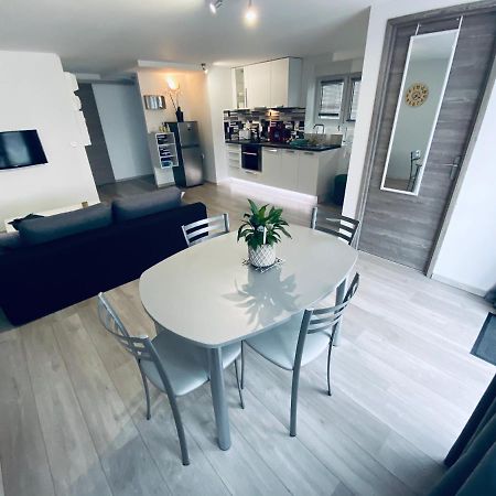 Toul Appartement Entier Avec Parking Prive Au Calme Cosy A Etage Avec Balcon Exteriör bild