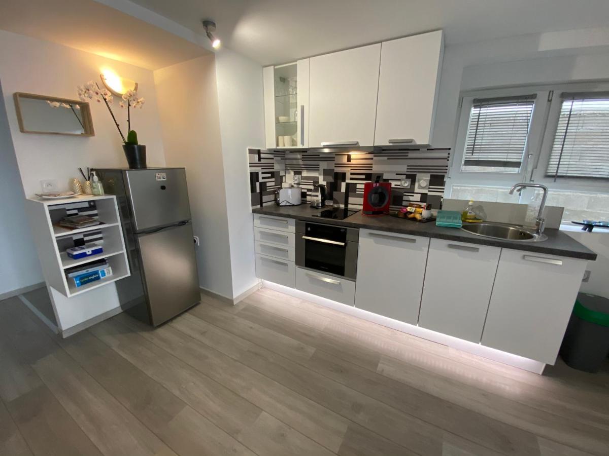 Toul Appartement Entier Avec Parking Prive Au Calme Cosy A Etage Avec Balcon Exteriör bild