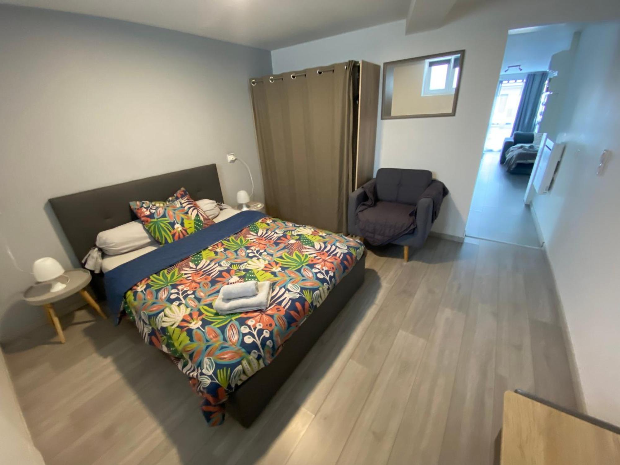 Toul Appartement Entier Avec Parking Prive Au Calme Cosy A Etage Avec Balcon Exteriör bild