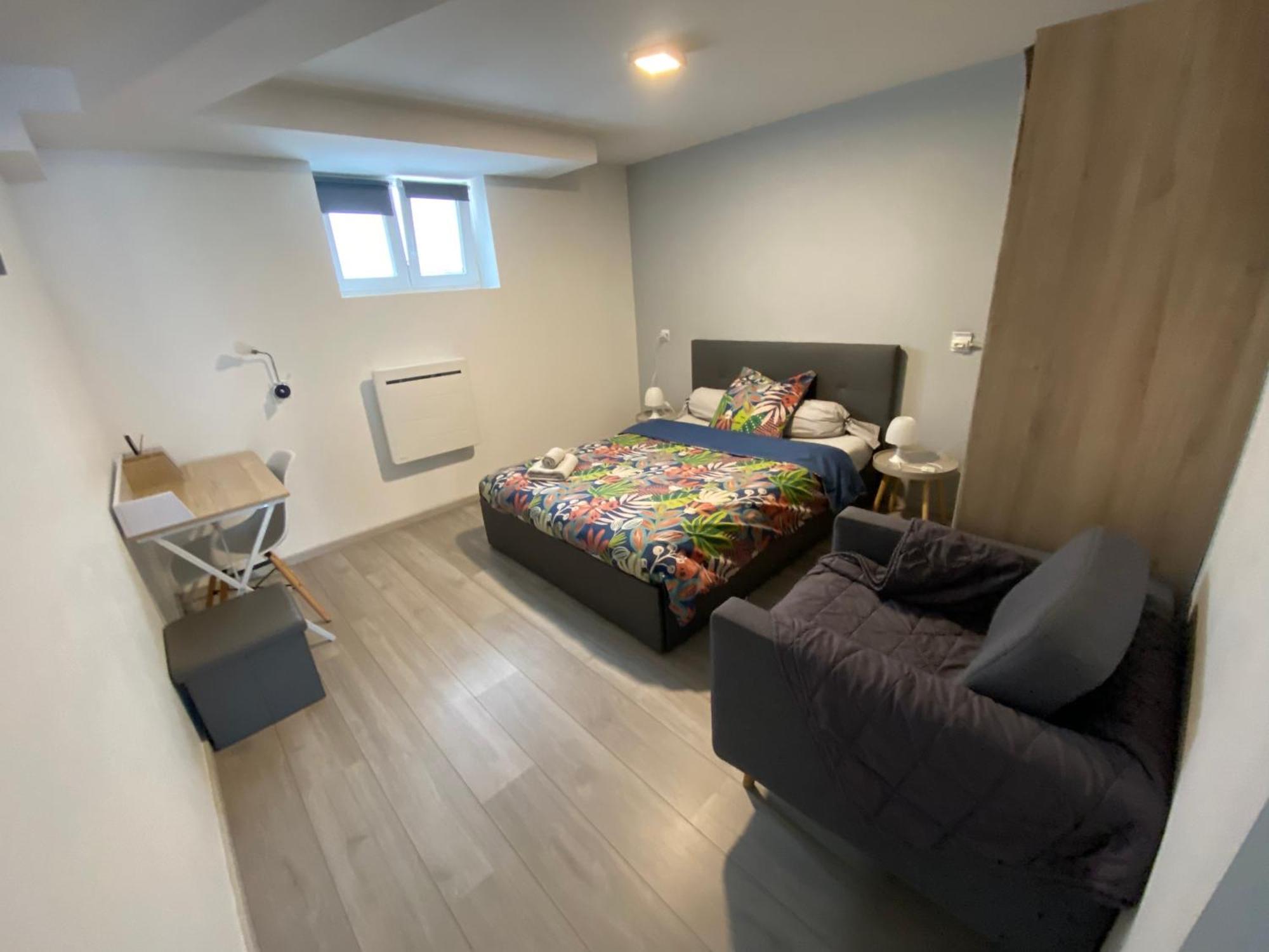 Toul Appartement Entier Avec Parking Prive Au Calme Cosy A Etage Avec Balcon Exteriör bild