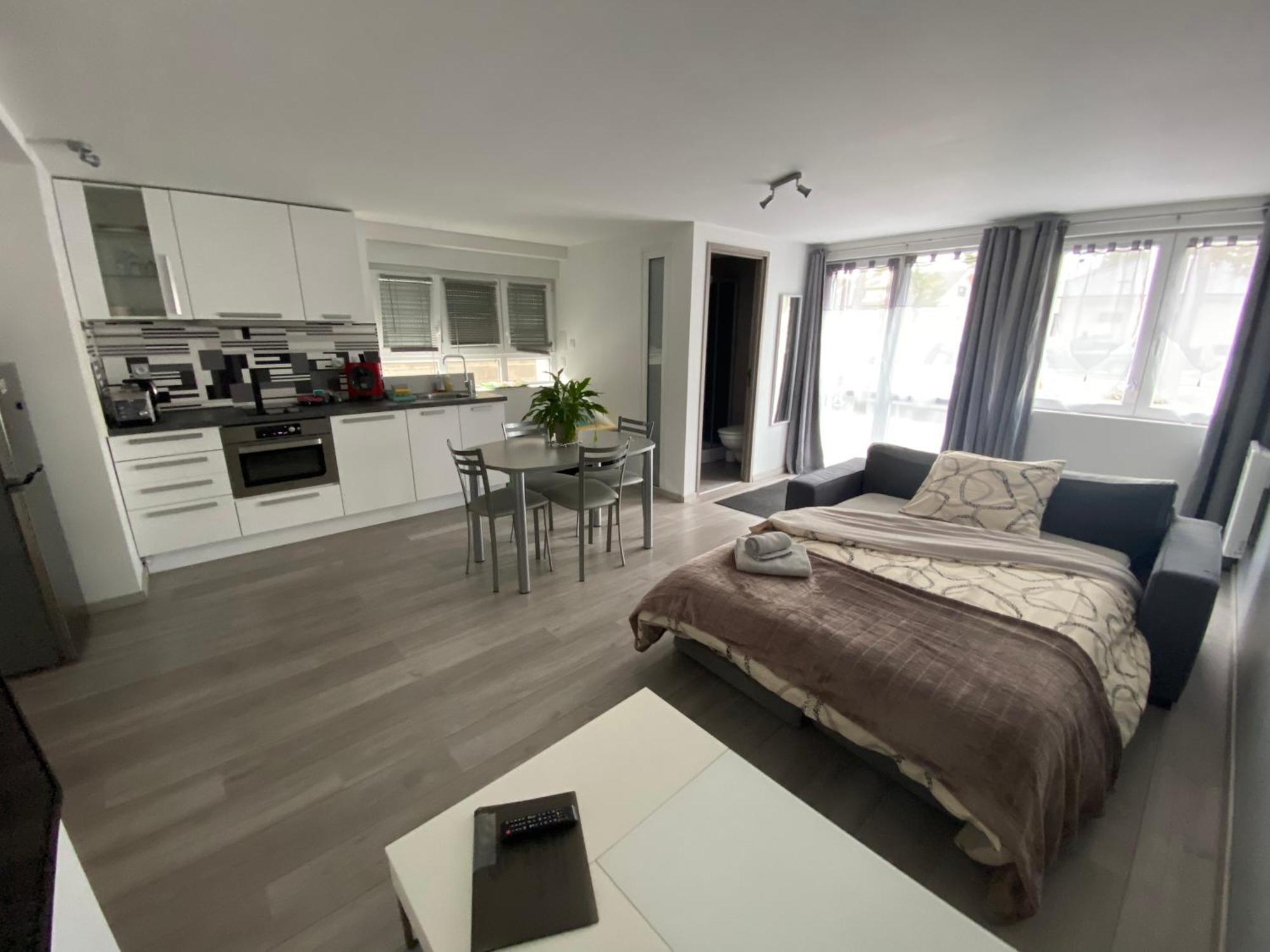Toul Appartement Entier Avec Parking Prive Au Calme Cosy A Etage Avec Balcon Exteriör bild